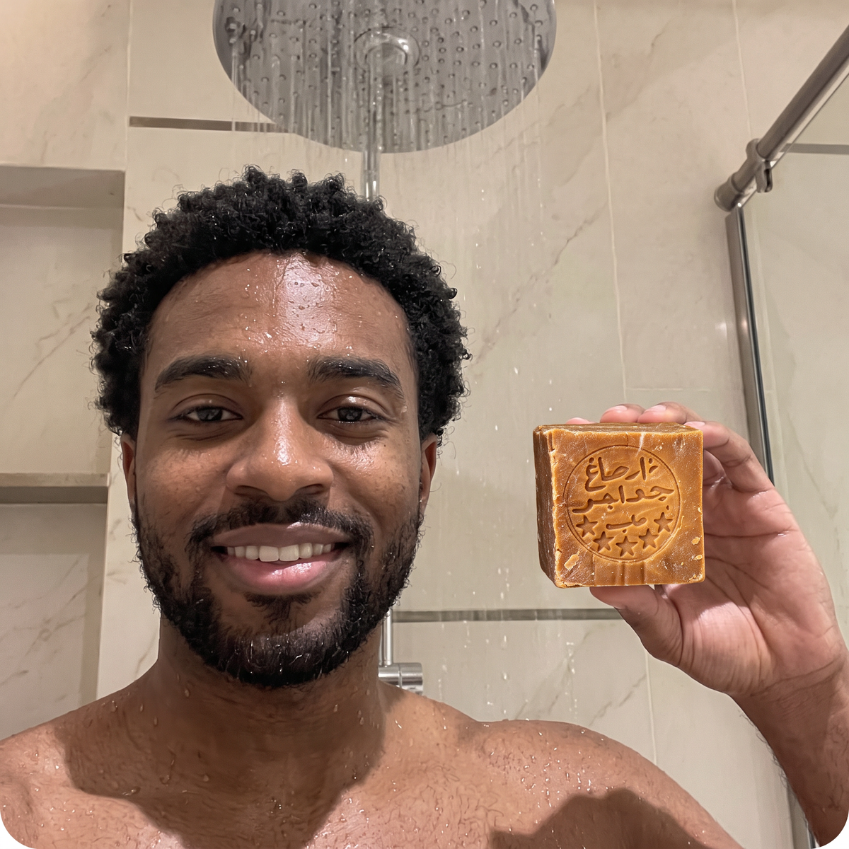 Démangeaisons, irritations, inconforts dans les plis ? Retrouvez une peau propre et apaisée avec MALAIKA™